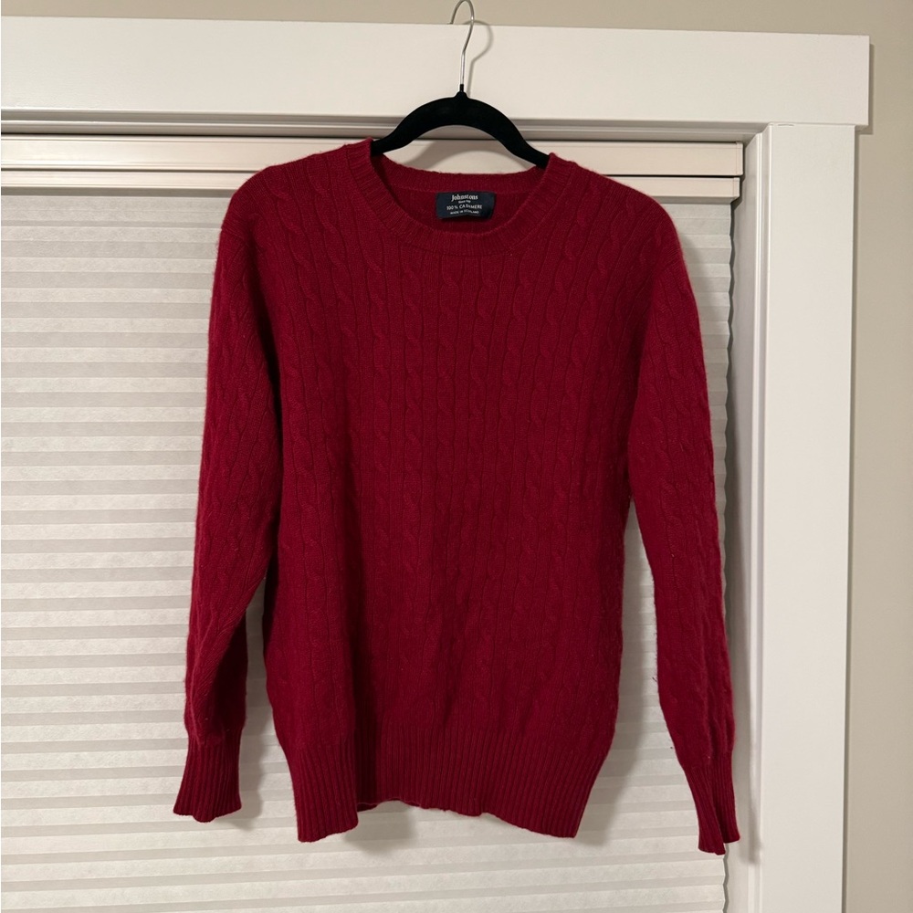 Johnstons of Elgin 100% cashmere cable knit sweater